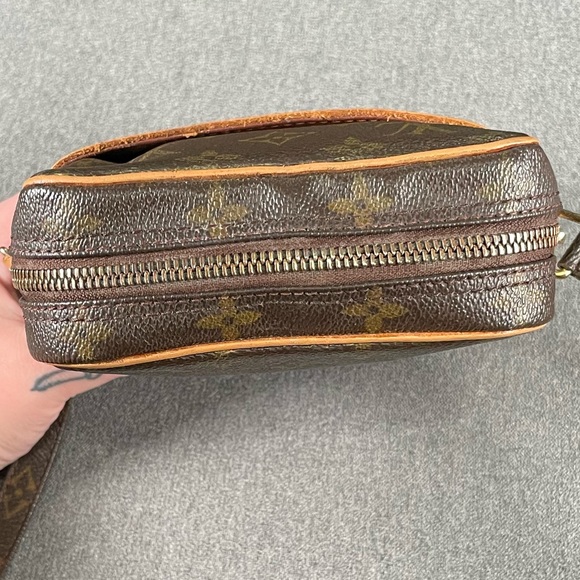 🐿️LOUIS VUITTON MONOGRAM DANUBE CROSSBODY BAG🐿️ - Picture 6 of 15